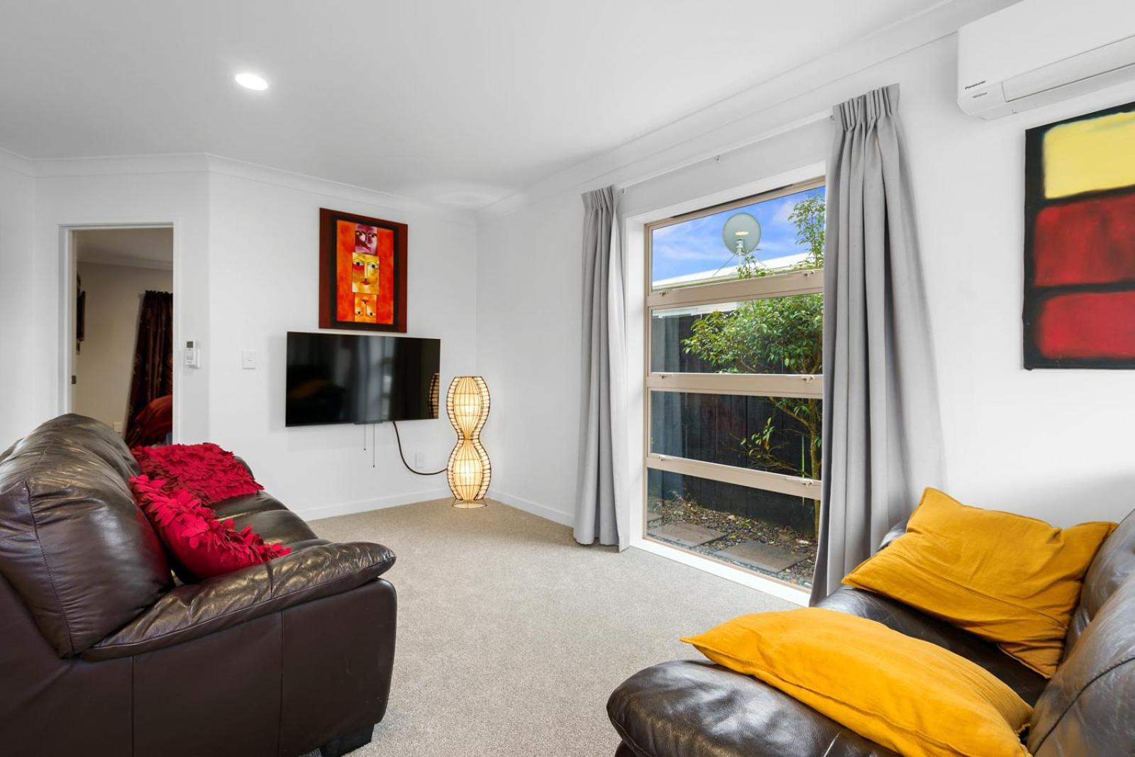 Sunny, Quiet, 2-Bedroom Unit In Fabulous Location! Кеймбридж Екстериор снимка